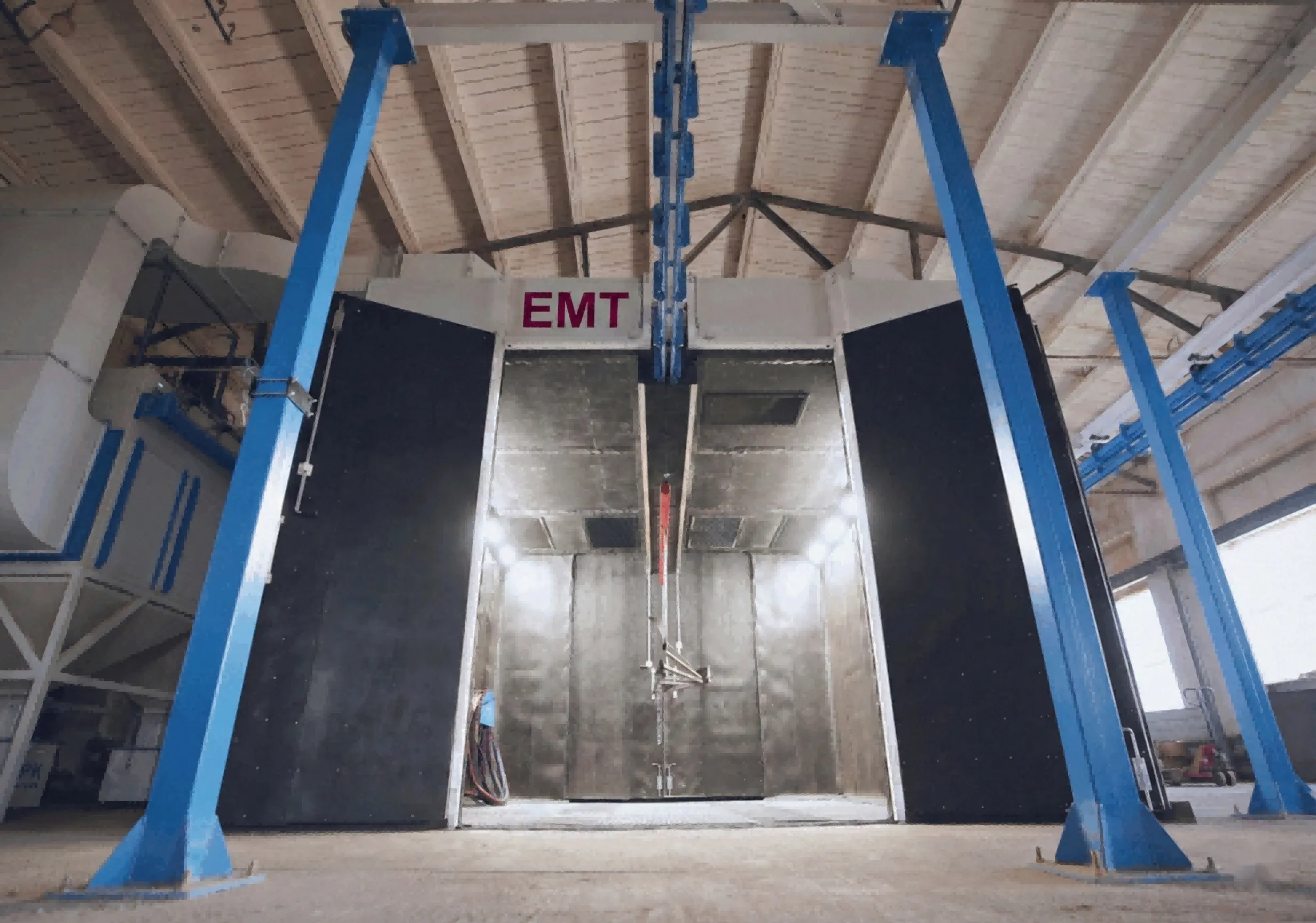 Линия пескоструйной обработки с подвесным конвейером